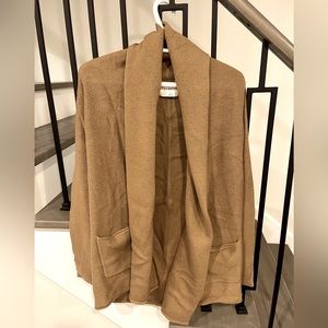 95% brand new Babaton Cardigan. 80% wool, 20% cashmere. Size:S.